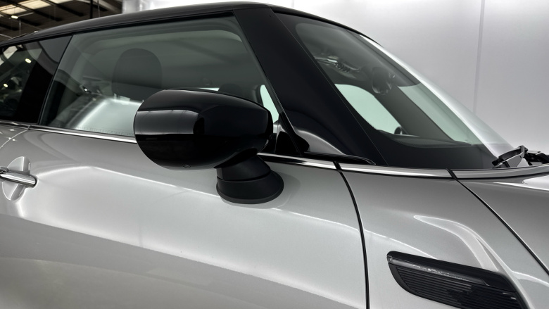 MINI Hatchback 1.5 Cooper Classic 3dr Auto Petrol Hatchback